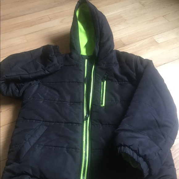 Youth size boy’s winter jacket ❄️ - Picture 1 of 2